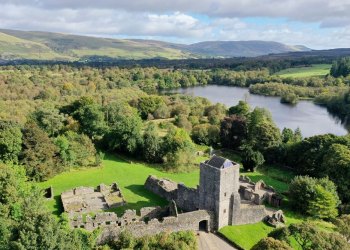 Castle-and-loch-2